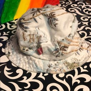 Reversible bucket hat